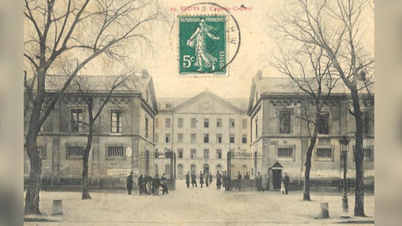 Carte postale de la caserne Colbert de Reims en 1911