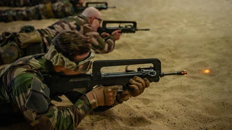 Tir d'un réserviste du CRR-FR au FAMAS