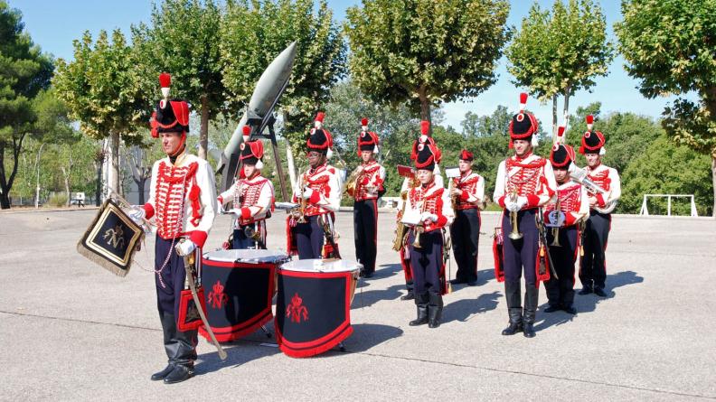 Fanfare des EMD dans la tenue de la garde impériale du second empire © EMD