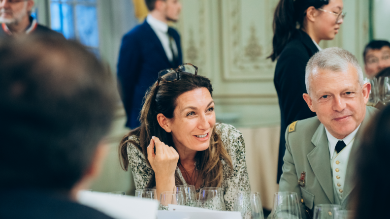 Anne-Claire Coudray, présentatrice au JT 20h de TF1 au dîner caritatif Vulnerati 2024.