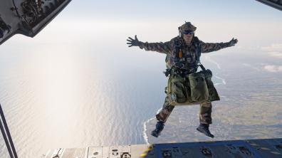 Saut à ouverture retardée depuis l'A400M