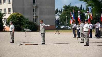 Passation de commandement entre les deux colonels
