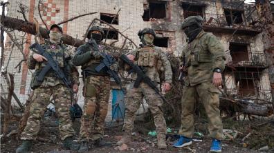 Un groupe de soldats en uniforme.