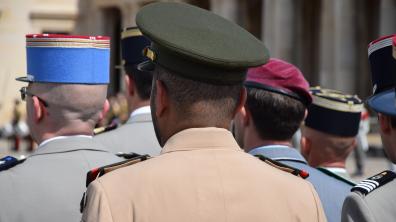 Prise d'armes au CEMS-T en présence d'officiers partenaires