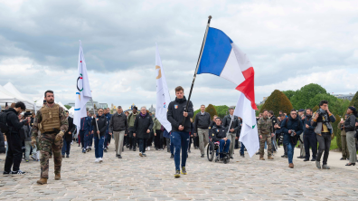 Les drapeaux portés par nos champions sur l'esplanade de l'Hôtel National des Invalides