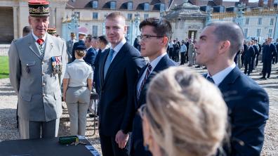 Signatures comme officiers sous contrat