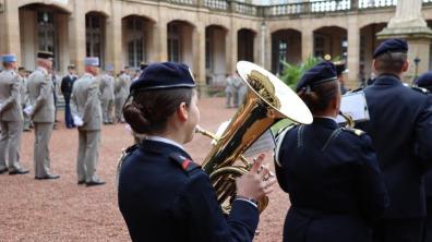 Cérémonie d'adieu aux armes au Lycée militaire d'Autun