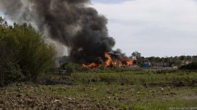 Feu d'un entrepôt de stockage de palettes à Queue-en-Brie 