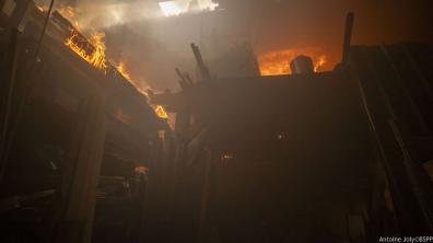 Entrepôt en flammes à Villemomble (93)