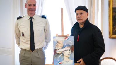 Enki Bilal aux côtés du général d'armée Pierre Schill, chef d'état-major de l'armée de Terre