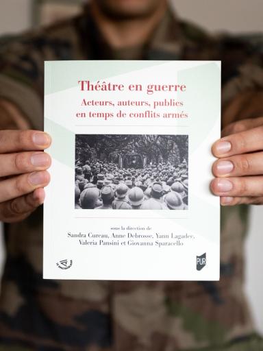 Théâtre en guerre