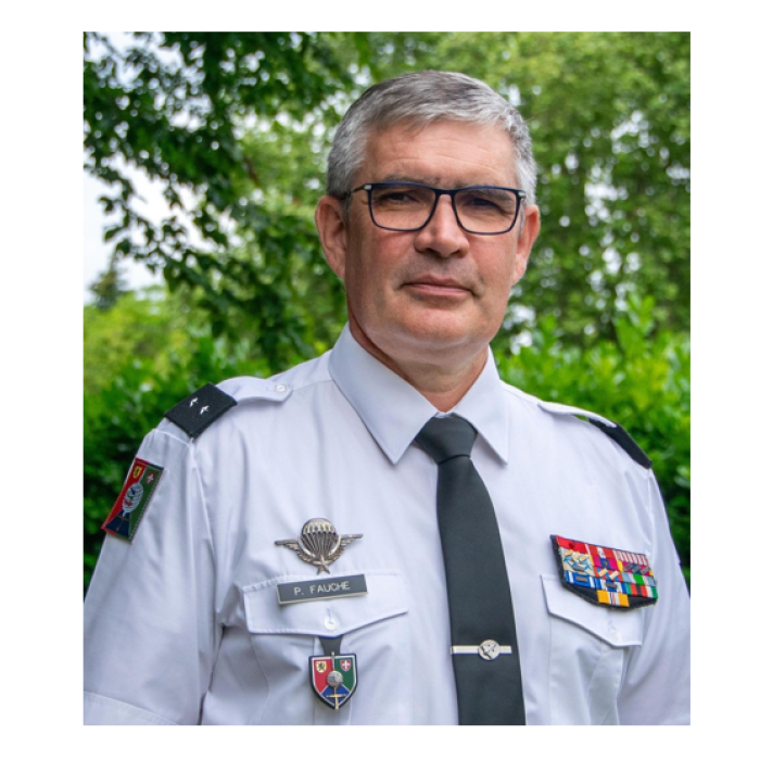 Le général Pierre Fauche commandant l'appui et la logistique de théâtre