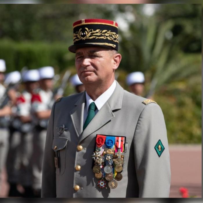 Le général Youchtchenko commandant la Légion étrangère